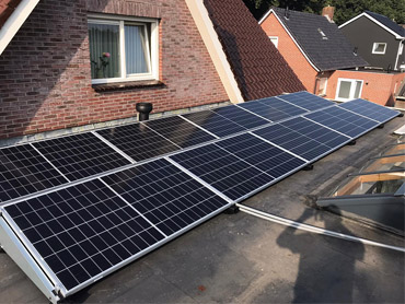 Dự án năng lượng mặt trời hệ thống mái nhà trên mái nhà 5KW của Hà Lan —— Mô-đun PV Mono DAH